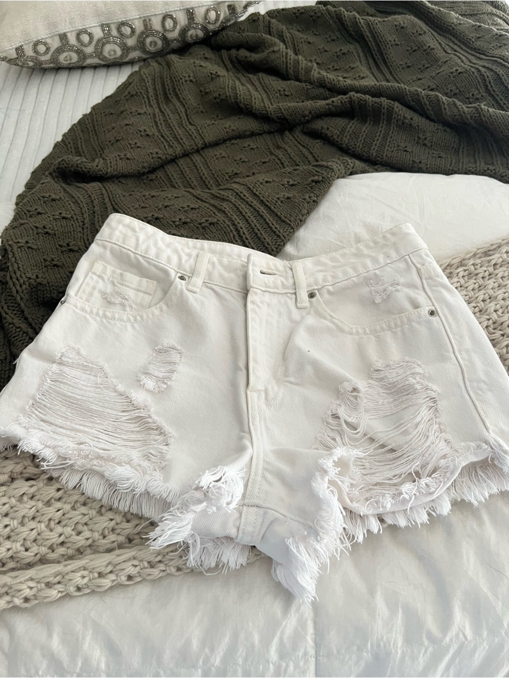 Forever 21 White Distressed Denim Shorts Cutoff size 24